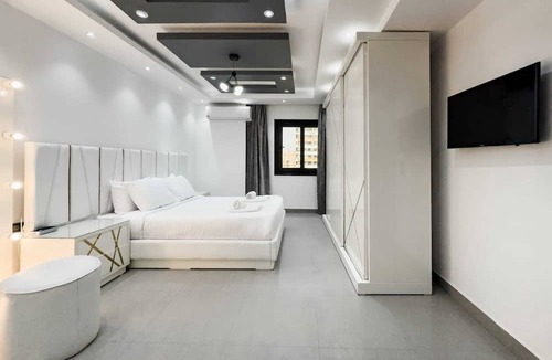 Nasr City Apartment | Xuru Stays I The Bold & Bright 3bdr Apt. 15 Min To Airport