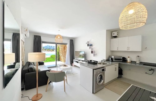 El Gouna Apartment | Xuru Stays I Lagoonfront Easy 1bdr @ Swan Lake El Gouna