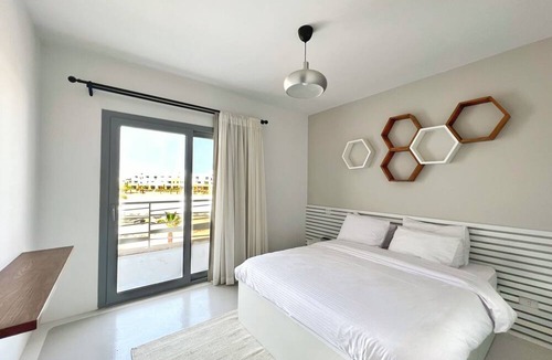 El Gouna Apartment | Xuru Stays I Calming & Cozy 3bdr Getaway @ Swan Lake El Gouna