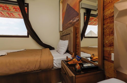 Giza Hotel | Nefertiti pyramids