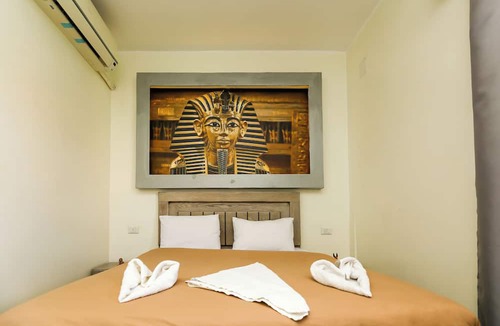 Giza Hotel | Nefertiti pyramids