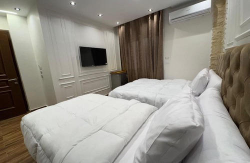Pyramids Gardens House | New White Pyramids Inn