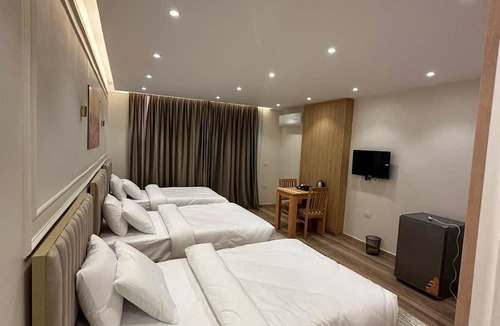 Kafrat al Jabal Bed & Breakfast | Radiant Pyramids View