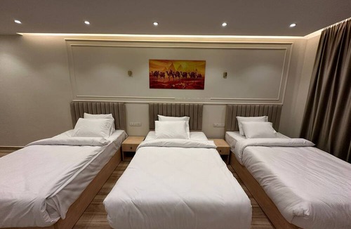 Kafrat al Jabal Bed & Breakfast | Radiant Pyramids View