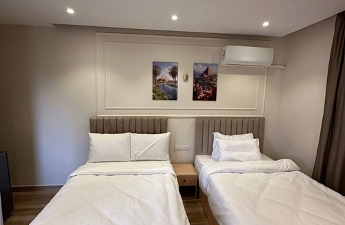Kafrat al Jabal Bed & Breakfast | Radiant Pyramids View