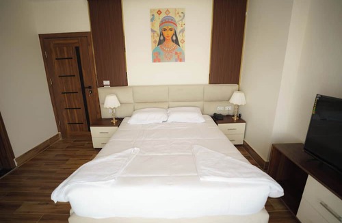Giza Hotel | Pyramids sunshine view
