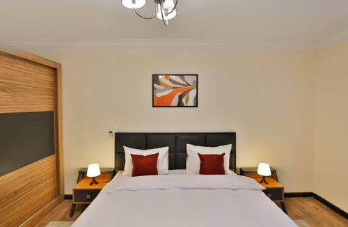 Heliopolis Apartment | Parkside boutique 3 bedroom apartment