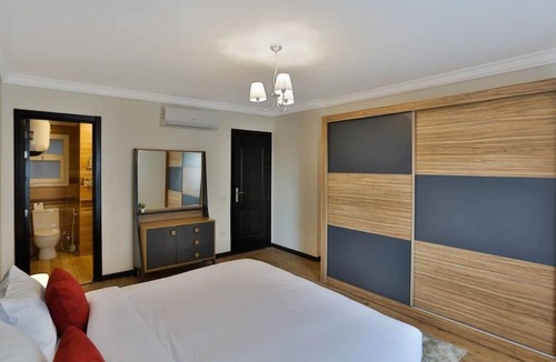Heliopolis Apartment | Parkside boutique 3 bedroom apartment