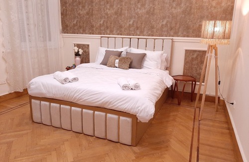 Downtown Cairo Apartment | Royal Apartment in Talaat Harb Downtown