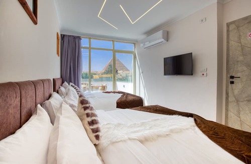 Giza Bed & Breakfast | Tree Lounge Pyramids View INN, Sphinx Giza.