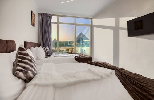 Giza Bed & Breakfast | Tree Lounge Pyramids View INN, Sphinx Giza.