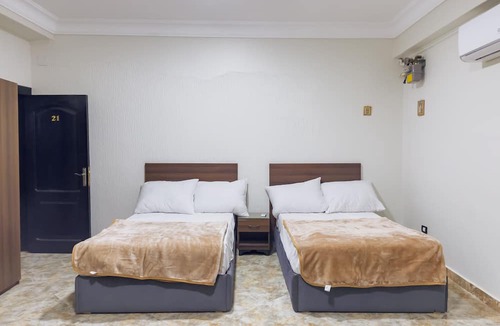 Oula Hotel | khufu house