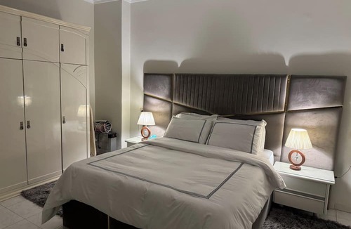 Zamalek Apartment | Nile View Apartment - Sleeps 4 & Balcony