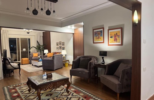 Zamalek Apartment | Nile View Apartment - Sleeps 4 & Balcony