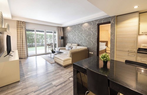Heliopolis Apartment | Ocean Blue Studios