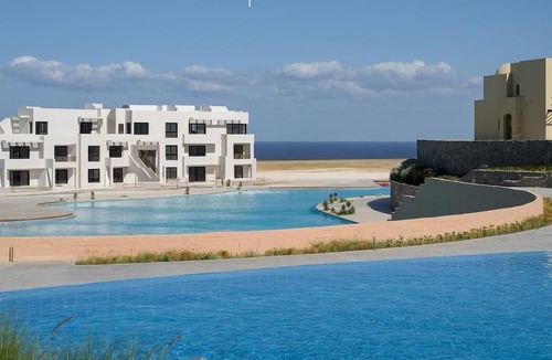 Makadi Bay Ski Chalet | Modern 3BR Escape - Panoramic Lagoon & Sea View