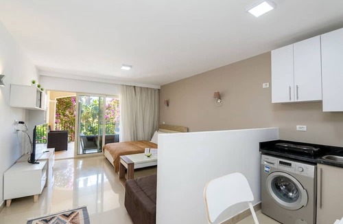 Sahl Hasheeh Apartment | Pool & Garden View studio in peaceful Sahl Hasheesh, Red Sea Governorate