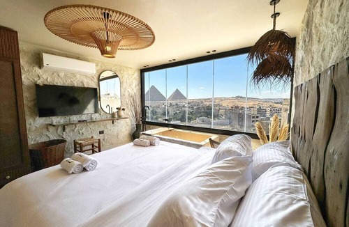 Al Haram Apartment | Xuru Stays I The Pyramids Horizon Studio w/Bathtub