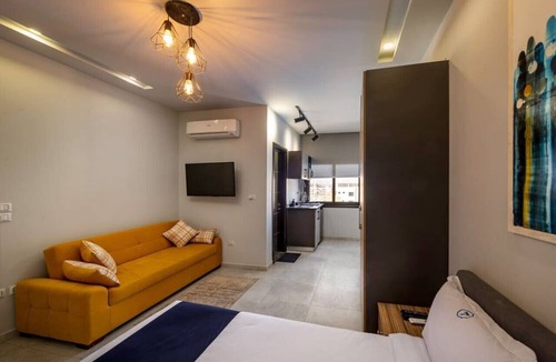 Cairo Apartment | Superior Studio w/free Breakfast in Golden Gates |15 mins from Airport|10 mins from Shopping malls