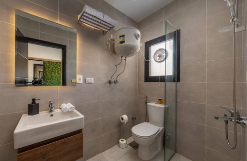 Cairo Apartment | Superior Studio w/free Breakfast in Golden Gates |15 mins from Airport|10 mins from Shopping malls