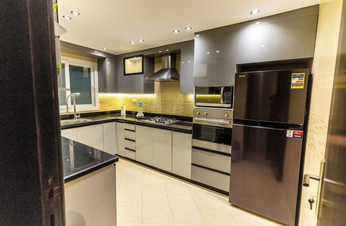 Heliopolis Apartment | Luxurious Family 5BR Pool View Near Airport!