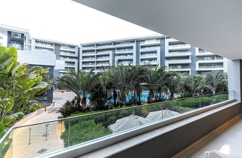 Heliopolis Apartment | Luxurious Family 5BR Pool View Near Airport!