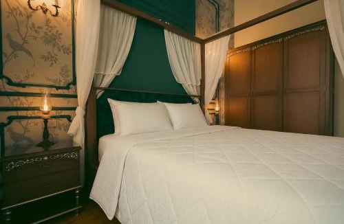 Abdin Apartment | Luxury French Colonial Boutique 3 Bedrooms Apartment in Downtown