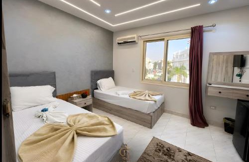 Qasr an-Nil Hotel | Garden Downtown Tahrir View