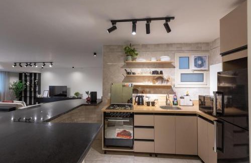 Al Duqqi Apartment | Elite stay 3 BEDRoOMS DOWTOWN Elpatal