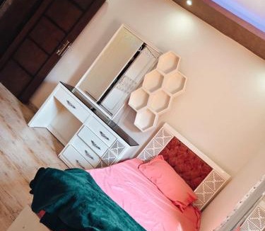Pyramids Gardens Apartment | رقم العقار 32ع