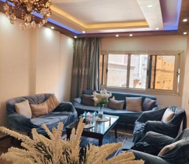 Pyramids Gardens Apartment | رقم العقار 32ع