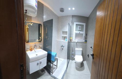 Ad-Dab'ah Ski Chalet | Jefaira Ras Al Hikma- 4 BR Senior Chalet with private garden, Sea view