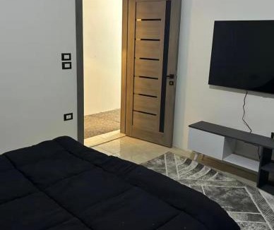New Cairo Hotel | Luxurious Sound System Room Near AUC