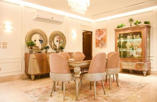 Al Duqqi Apartment | Nilefront 3BDR Apartment with Panoramic Views l Agouza