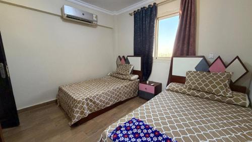 New Cairo Hostel | Room 2 in a three-room apartment in the Fifth Settlement compound, with air conditioning