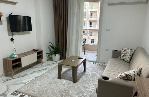 Al Mamsha El Seyahi Apartment | Pool View Apartment Near Airport & Beach