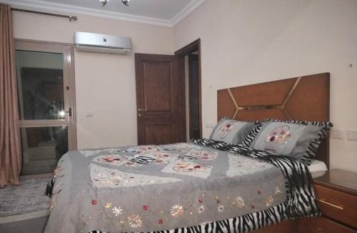 Al-Khalifa Apartment | شقه مفروشه ثلاث غرف واتنين حمام مكيفه بالكامل المقطم فشارع تسعه الرئيسي امام مطعم حسني الكبابجي