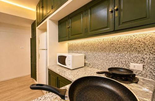 Al Duqqi Apartment | Amazing 3BR centrally located Apt in Mohandessin