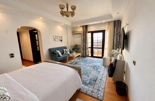 Sheikh Zayed City Apartment | Vintage Charm, 3BR in a Compound near Arkan - only families & single travelers