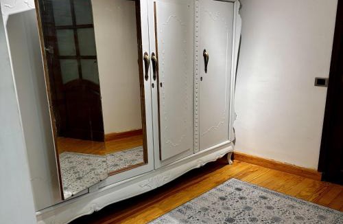 Sheikh Zayed City Apartment | Vintage Charm, 3BR in a Compound near Arkan - only families & single travelers