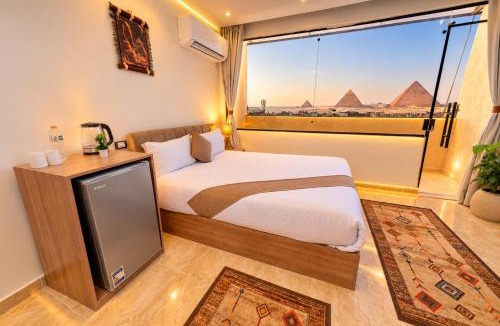 Al Haram House | Unas pyramids view