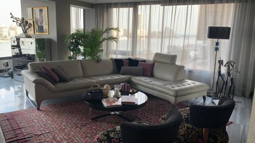 Oula Apartment | شقة بإطلالة بانوراما علي النيل في وسط القاهرة