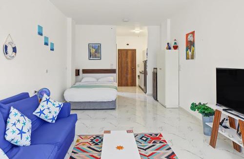 Village Road Apartment | Peaks -La Vista Studio with blacony