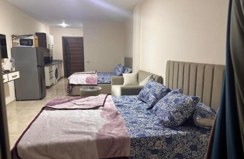 As-Salam Apartment | غرفه فندقيه ذات مطبح وحمام سرير مكيف غسلاله تلاجه بوتجاز شاشه في بلكونه