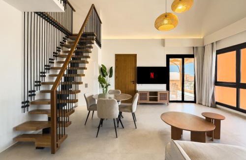 El Gouna Ski Chalet | Desert-Chic 2BR & Loft ,Pools, Balconies, Gouna