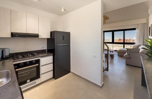 El Gouna Ski Chalet | Desert-Chic 2BR & Loft ,Pools, Balconies, Gouna