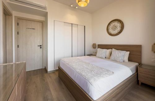 El Gouna Ski Chalet | Desert-Chic 2BR & Loft ,Pools, Balconies, Gouna