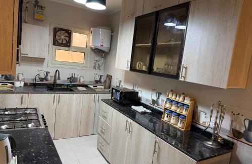 Al Duqqi Apartment | Cozy Apartment in Central Location, Comfort Stay