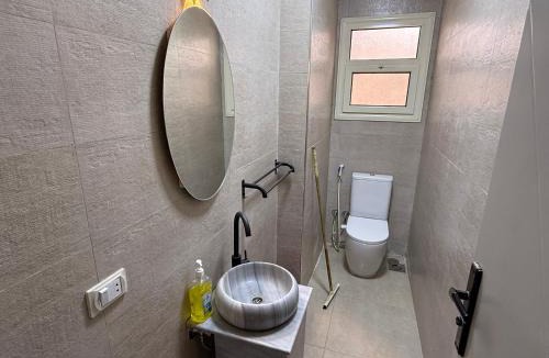 Al Duqqi Apartment | Cozy Apartment in Central Location, Comfort Stay