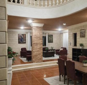 Al-'Amriyah Villa | Yellow Family Villa - Private Pool - AC- 5 Min Walk to Beach -